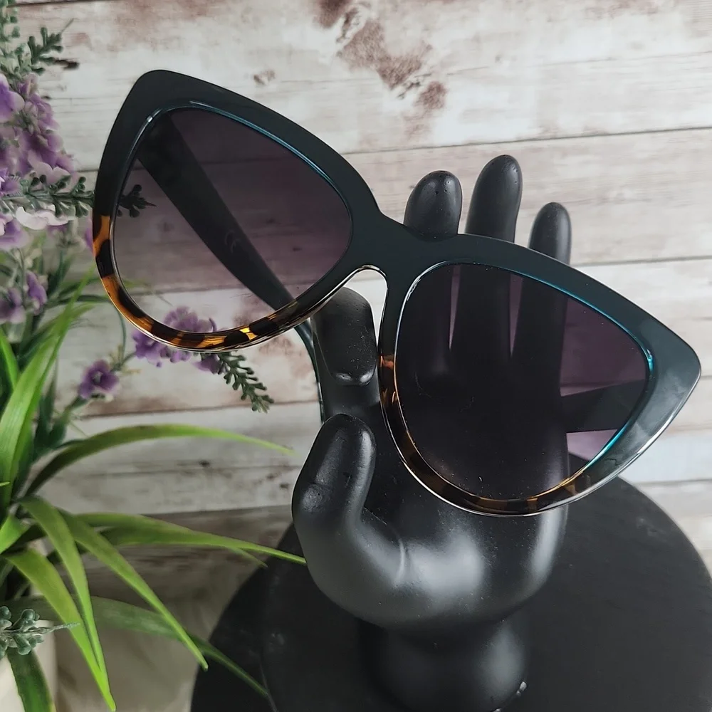 Fashion Sunglasses, women's green and Tortoise shell sunglasses. - Picture 1 of 9